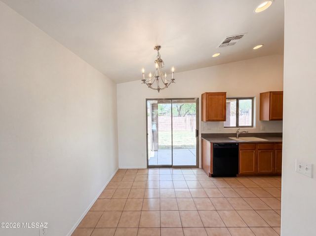 1067 E Lyle Canyon Drive, Sahuarita, AZ 85629