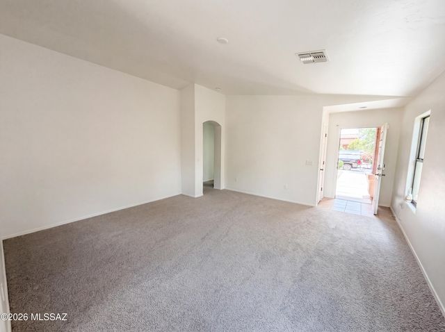 1067 E Lyle Canyon Drive, Sahuarita, AZ 85629