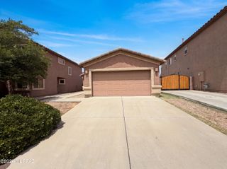 1067 E Lyle Canyon Drive, Sahuarita, AZ 85629