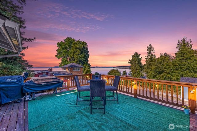 303 Puyallup Street, Steilacoom, WA 98388