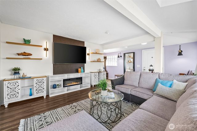 303 Puyallup Street, Steilacoom, WA 98388