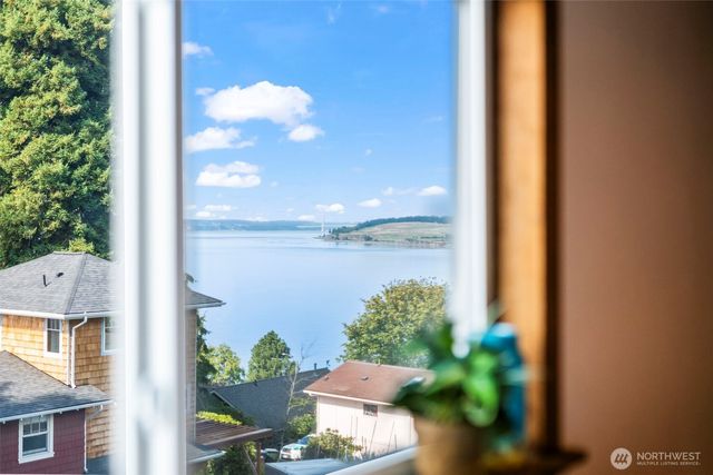 303 Puyallup Street, Steilacoom, WA 98388