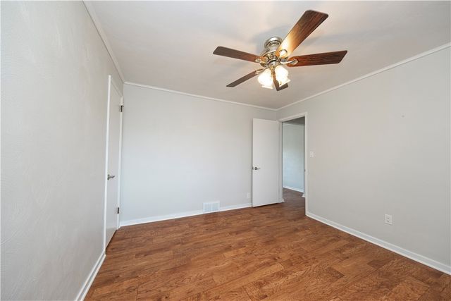 6356 Crestview Dr, South Park, PA 15129
