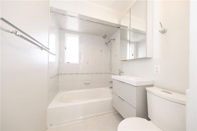 6356 Crestview Dr, South Park, PA 15129
