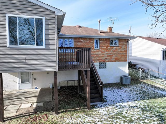 6356 Crestview Dr, South Park, PA 15129