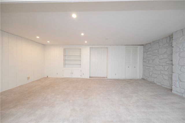 6356 Crestview Dr, South Park, PA 15129