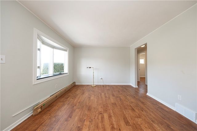 6356 Crestview Dr, South Park, PA 15129