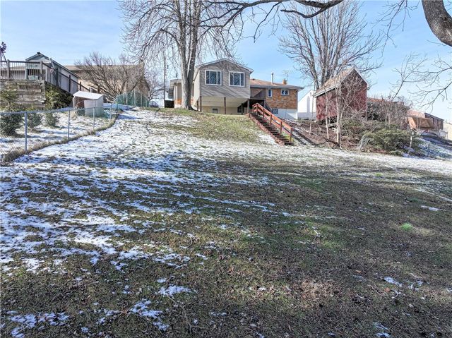 6356 Crestview Dr, South Park, PA 15129