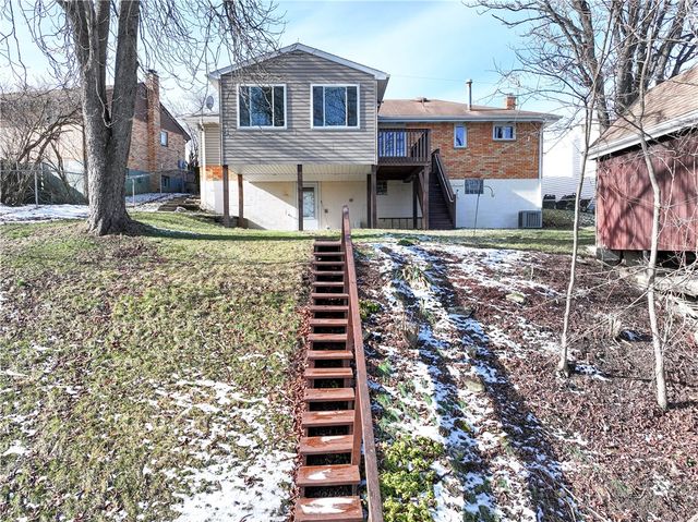 6356 Crestview Dr, South Park, PA 15129