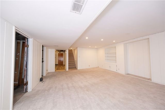 6356 Crestview Dr, South Park, PA 15129