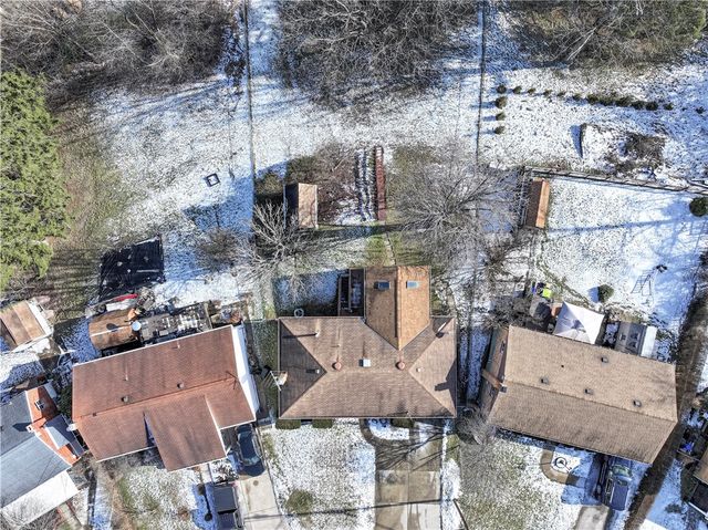 6356 Crestview Dr, South Park, PA 15129