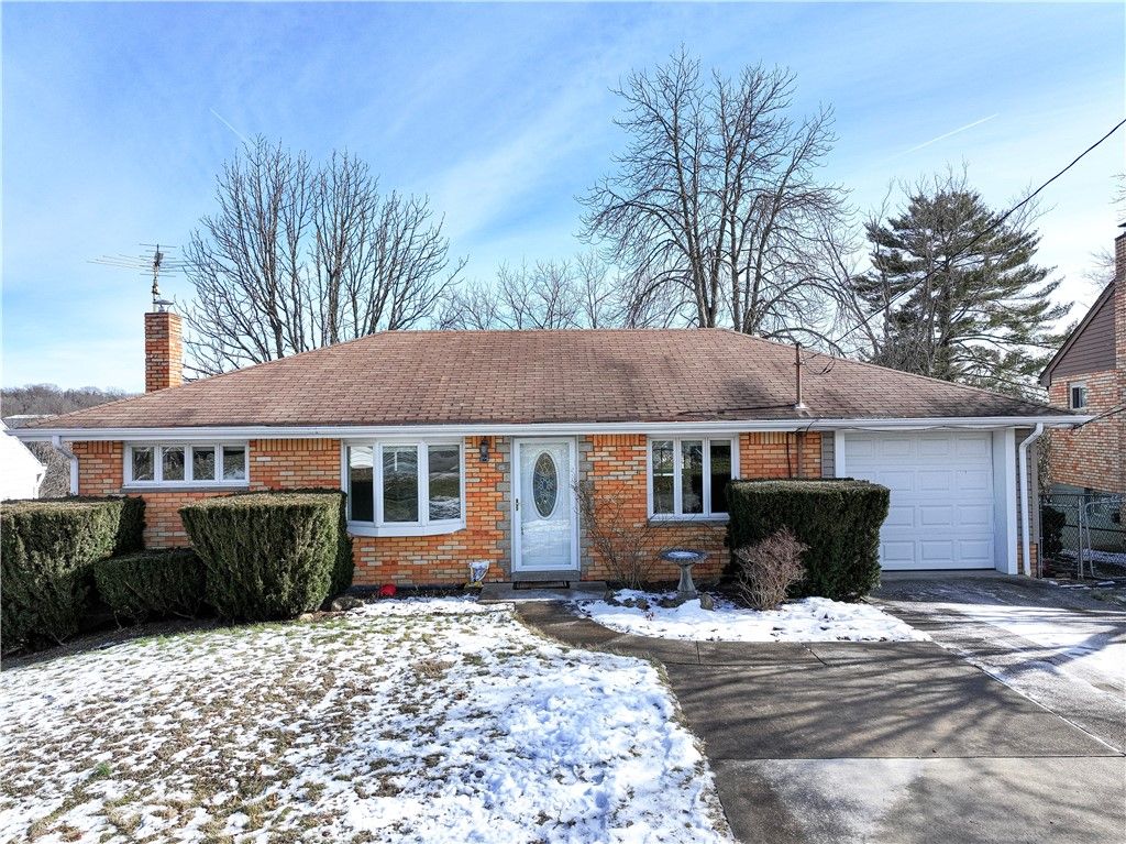 6356 Crestview Dr, South Park, PA 15129