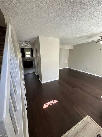617 Fox Creek CT, Virginia Beach, VA 23462