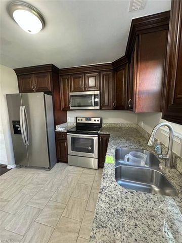 617 Fox Creek CT, Virginia Beach, VA 23462