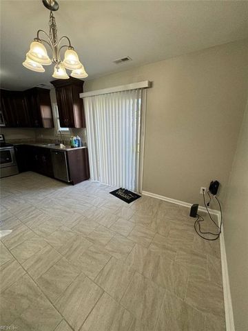 617 Fox Creek CT, Virginia Beach, VA 23462