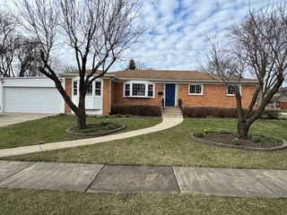 22 Audrey Lane, Mount Prospect, IL 60056