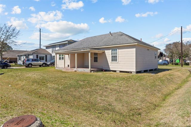 317 E B Street 317, La Porte, TX 77571