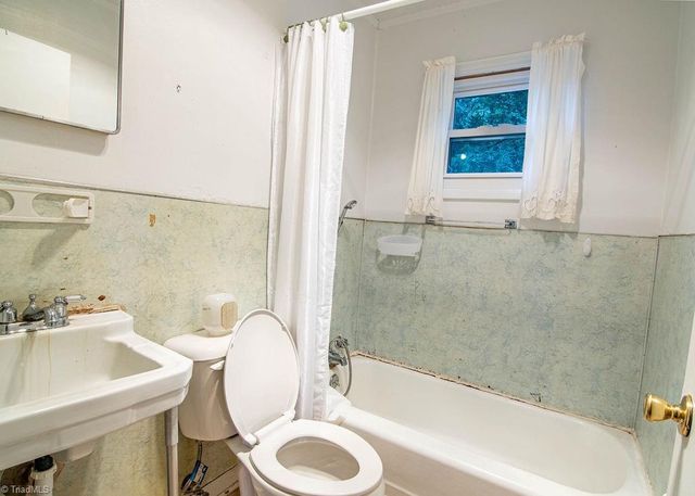 605 E Morehead Street, Reidsville, NC 27320