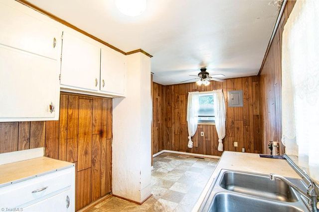 605 E Morehead Street, Reidsville, NC 27320