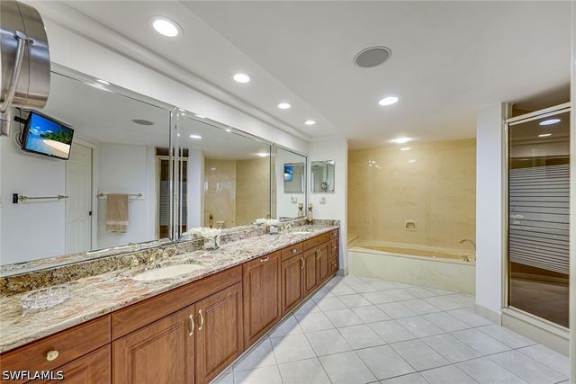 6001 Pelican Bay BLVD F, Naples, FL 34108