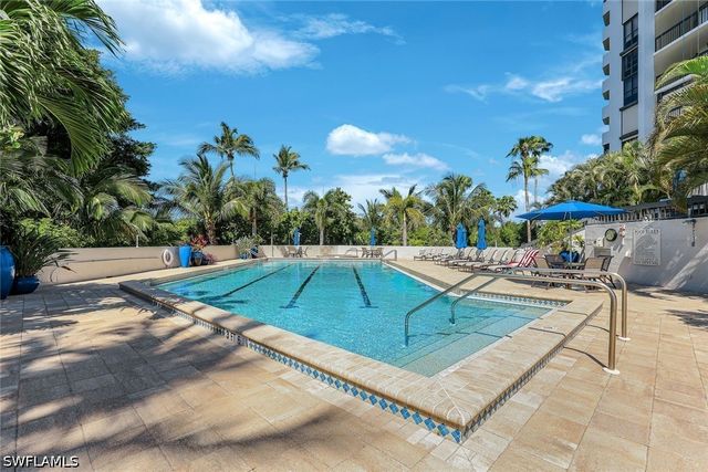 6001 Pelican Bay BLVD F, Naples, FL 34108