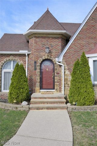 6808 Southington Drive, Parma, OH 44129