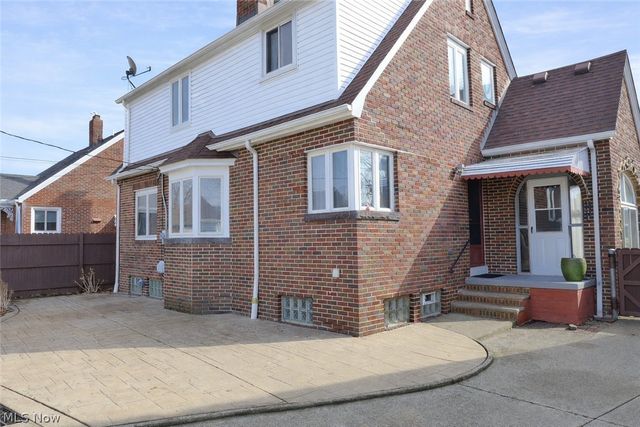 6808 Southington Drive, Parma, OH 44129