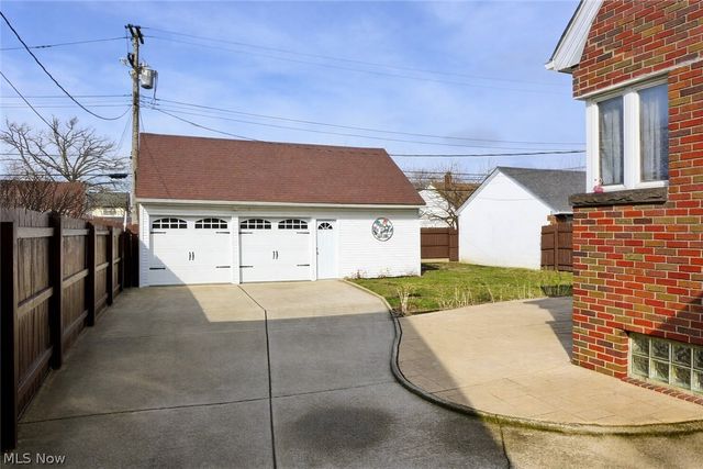 6808 Southington Drive, Parma, OH 44129