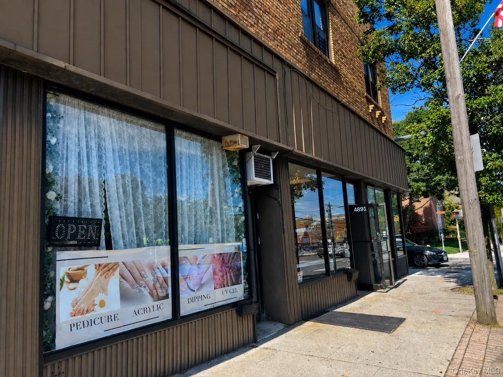 487-491 Willis Avenue 489, Williston Park, NY 11596 — exterior