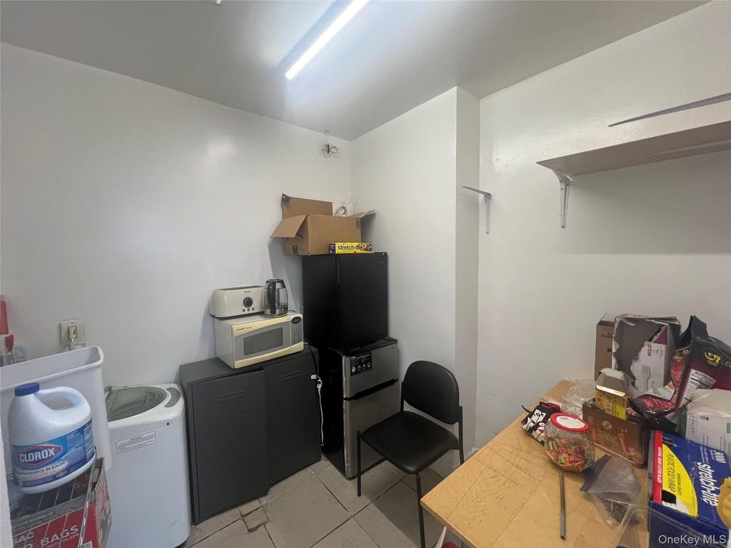 487-491 Willis Avenue 489, Williston Park, NY 11596 — photo 4