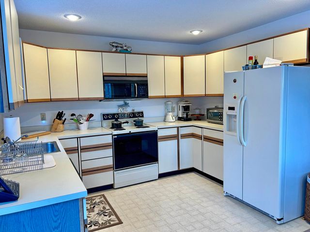 69 Colonial Ridge Road, Dover, VT 05356