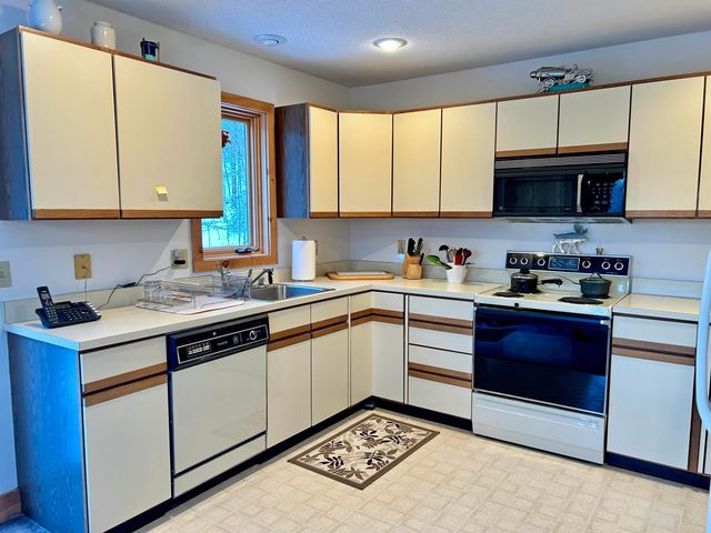 69 Colonial Ridge Road, Dover, VT 05356