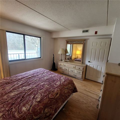 650 East Greenwich Avenue 3-108, West Warwick, RI 02893