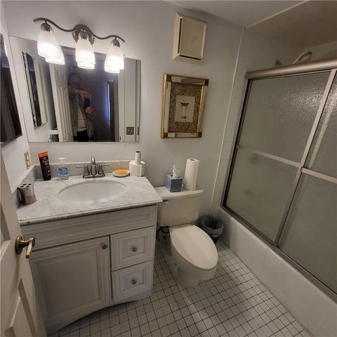 650 East Greenwich Avenue 3-108, West Warwick, RI 02893