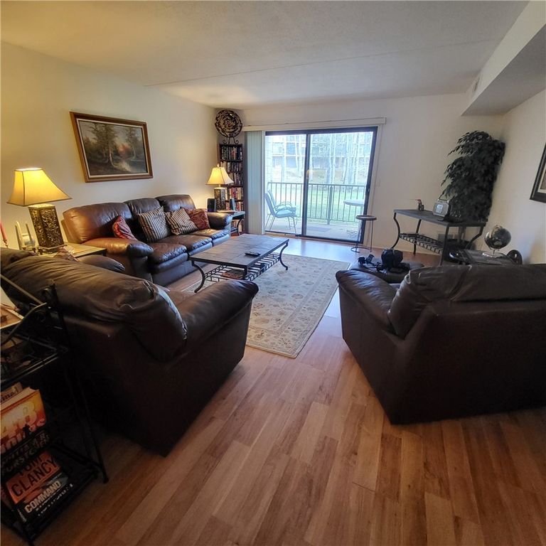 650 East Greenwich Avenue 3-108, West Warwick, RI 02893