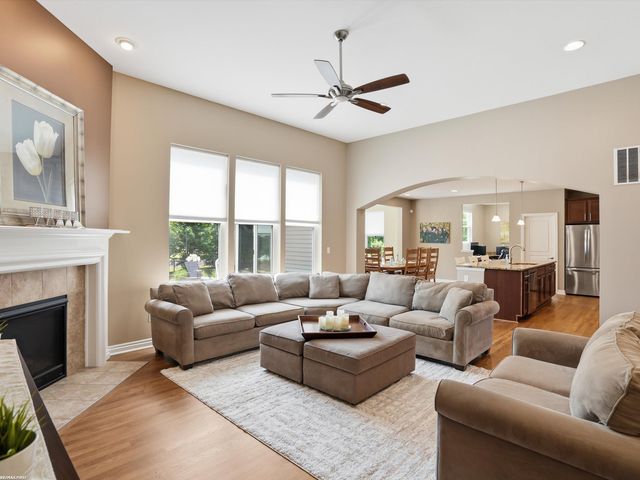 49090 Camarosa Lane, Macomb, MI 48044
