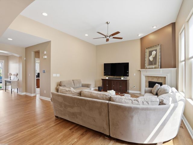 49090 Camarosa Lane, Macomb, MI 48044