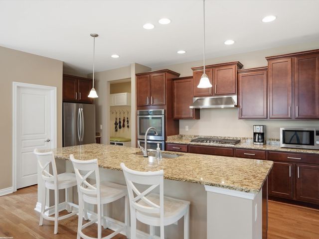 49090 Camarosa Lane, Macomb, MI 48044
