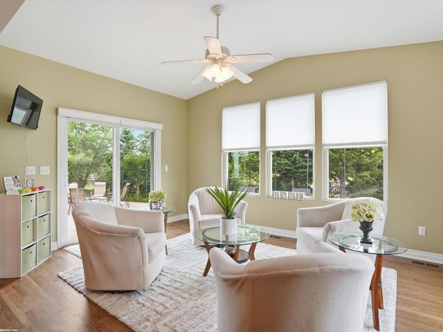 49090 Camarosa Lane, Macomb, MI 48044