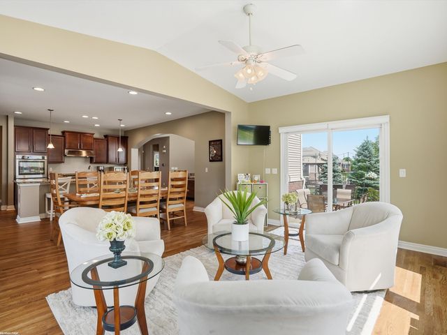 49090 Camarosa Lane, Macomb, MI 48044