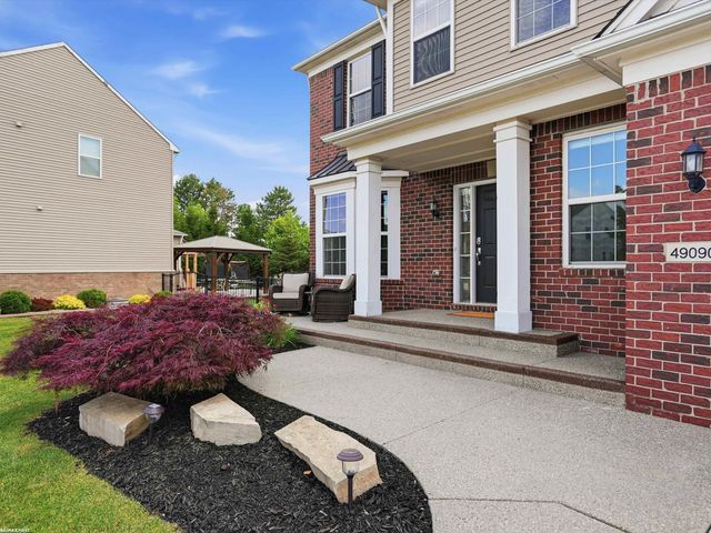 49090 Camarosa Lane, Macomb, MI 48044