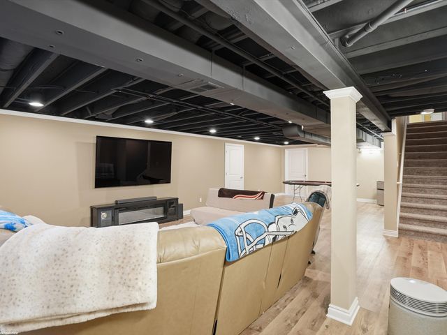 49090 Camarosa Lane, Macomb, MI 48044