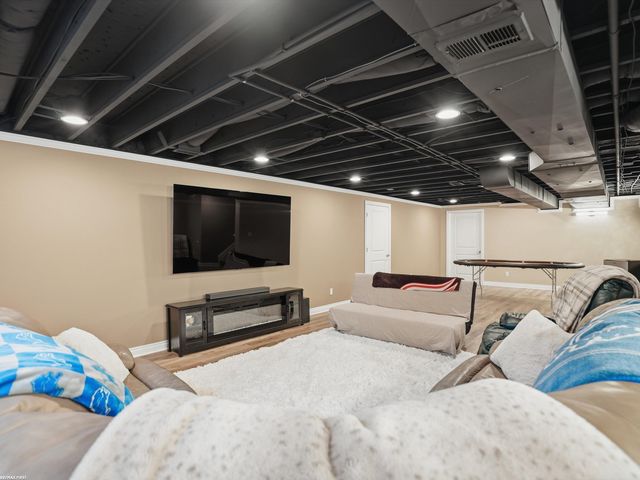 49090 Camarosa Lane, Macomb, MI 48044