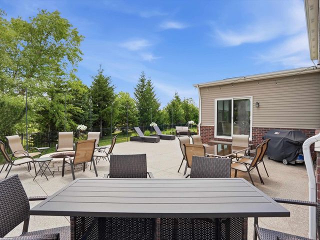 49090 Camarosa Lane, Macomb, MI 48044