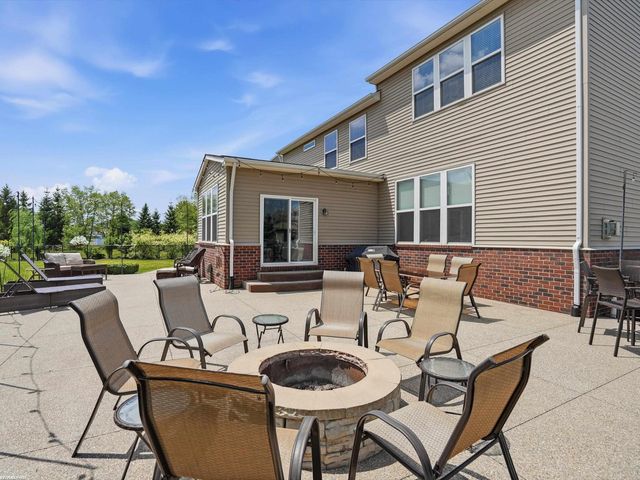 49090 Camarosa Lane, Macomb, MI 48044