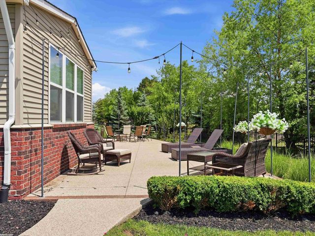 49090 Camarosa Lane, Macomb, MI 48044