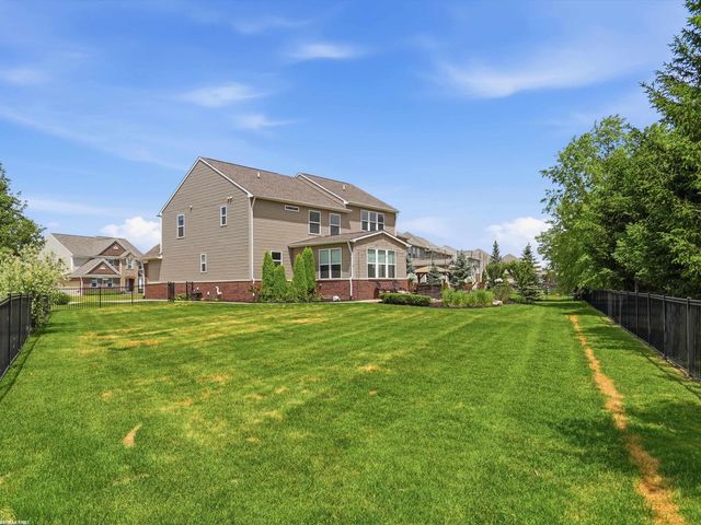 49090 Camarosa Lane, Macomb, MI 48044