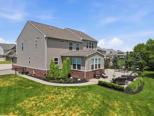 49090 Camarosa Lane, Macomb, MI 48044
