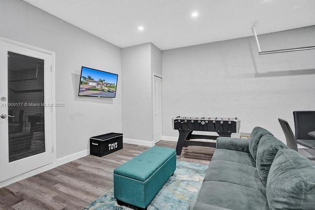 1109 SE 12th St, Deerfield Beach, FL 33441