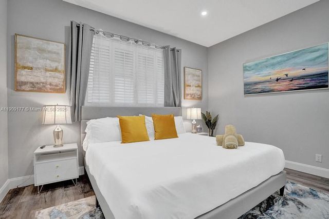 1109 SE 12th St, Deerfield Beach, FL 33441